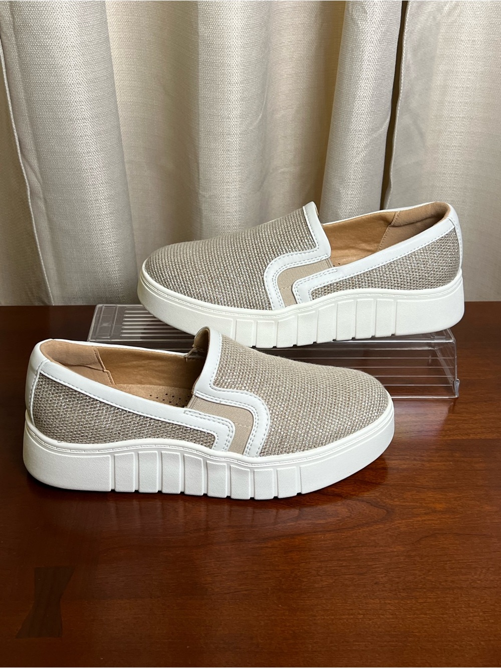 NWOB CLARKS Mykah Shine Metallic Slip-On Sneakers
